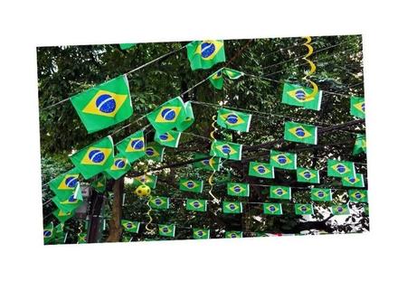 Imagem de Varal 40 Metros Bandeira do Brasil Metalizada Copa do Mundo Dupla Face