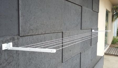 Imagem de Varal de parede articulado aluminio 30 kg 42 cm branco - vulcano