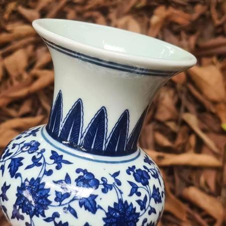 Imagem de Vaso Decorativo Mini Porcelana Azul E Branca Importado 13X10