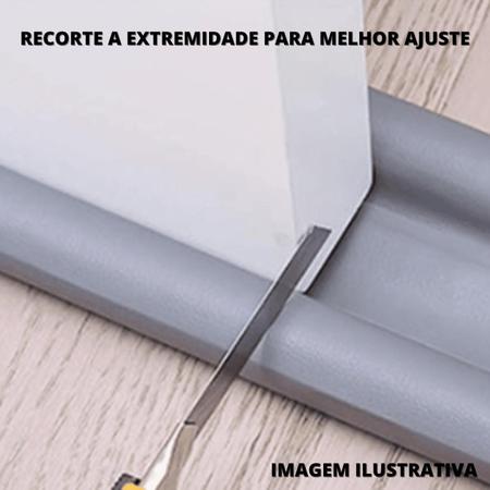 Imagem de Veda Porta Protetor Rolinho de 80cm - Proteja sua casa de insetos e poeira! Fácil instalação e ajustável para portas de até 4cm.