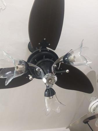 Imagem de Ventilador de teto com luminária para 3 lâmpadas  com detalhe em resina