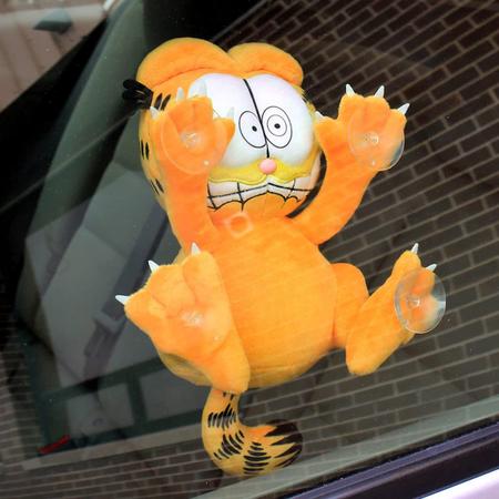 Imagem de Ventosa Window Clinger Kidrobot Garfield Scared de 20 cm