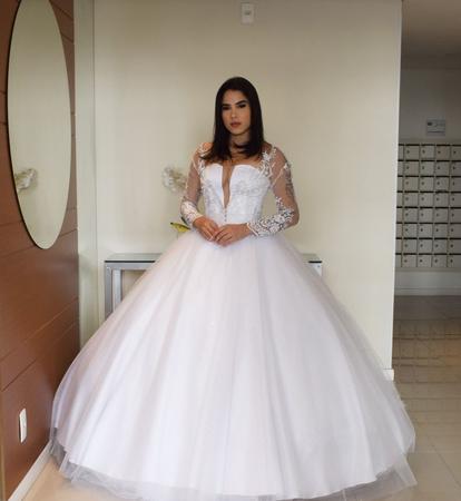 Vestido De Noiva ou 15 anos com saia princesa sem cauda Decote e