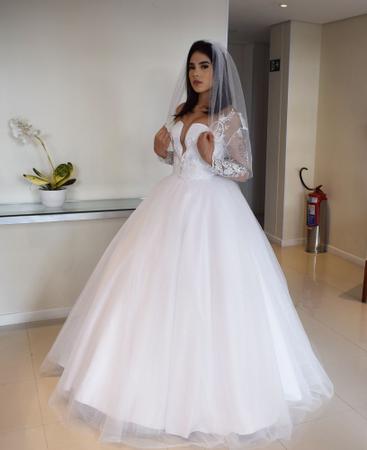 Vestido de Noiva Princesa, Decote Profundo, Apliques de Renda 3d, Saia em  Mescla de Saia de Tule e Renda com Brilho Delicado | Roupa de Casamento