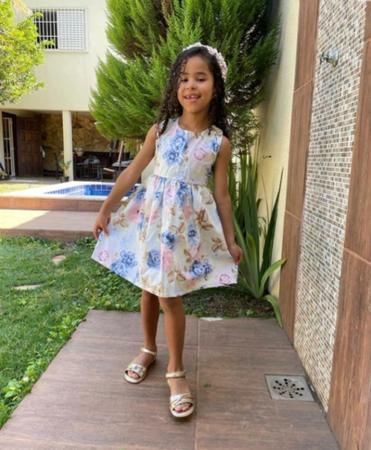 Vestido infantil com hotsell detalhe nas costas