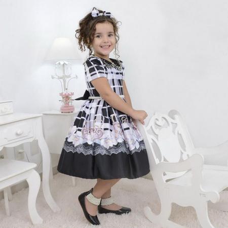 Vestido preto bordado com cheap perola