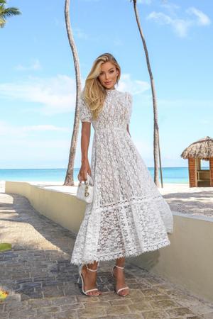 Vestido Midi Sol em Renda - Água de Rosas Imagem de Vestido Midi Sol em Renda
