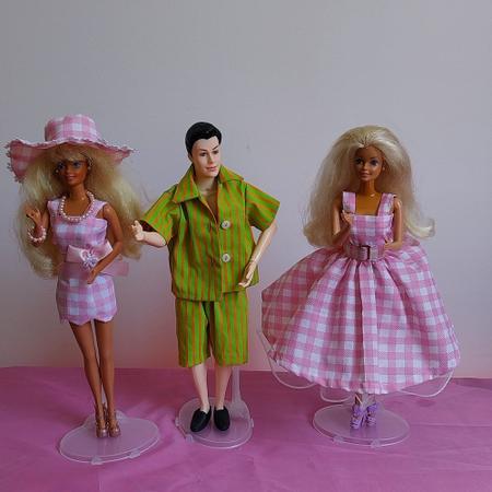 Barbie Vestido Xadrez Novo filme 2023, Chapéu, colar, sapatinho Barbie, 1  camisa,1 Bermuda KEN - ABELHINHA E VOCÊ BONITA - Boneco Ken - Magazine Luiza
