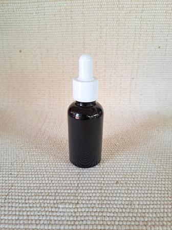 Vidro Preto - 30ml (25 peças) - com tampa branca sem lacre, bulbo branco e pipeta conta gota Imagem de Vidro Preto - 30ml (25 peças) - com tampa branca sem lacre, bulbo branco e pipeta conta gota