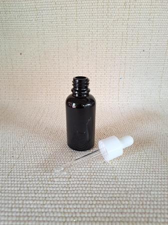 Vidro Preto - 30ml (25 peças) - com tampa branca sem lacre, bulbo branco e pipeta conta gota Imagem de Vidro Preto - 30ml (25 peças) - com tampa branca sem lacre, bulbo branco e pipeta conta gota