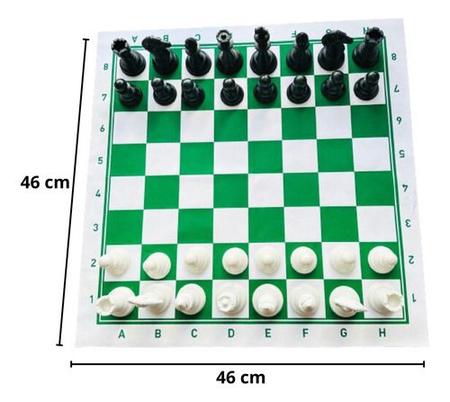 Feche o tabuleiro de jogo de competição de xadrez figura de