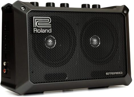Amplificador Roland Mobile Cube Estéreo alimentado por bateria