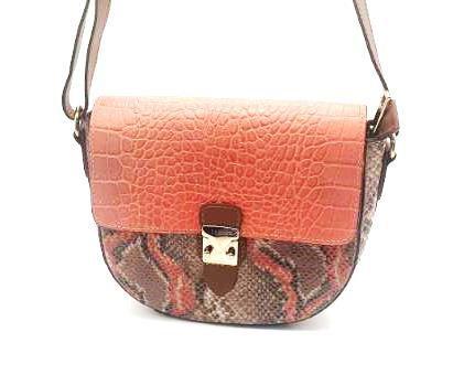 Bolsa feminina transversal em couro Sagga 35204 - Bolsas e Acessórios -  Magazine Luiza