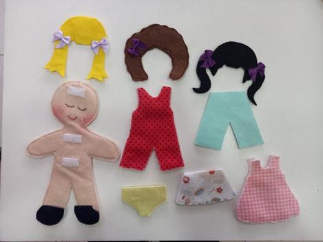 Boneca troca de roupa em feltro Dona Baratinha Arteira Bonecas