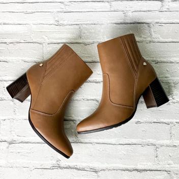 Bota Ramarim cano curto cor caramelo B22 Bota Feminina