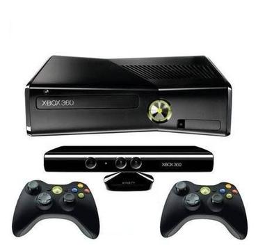 Console Xbox 360 Slim 4gb + 2 Controles E 1 Jogo - Usado