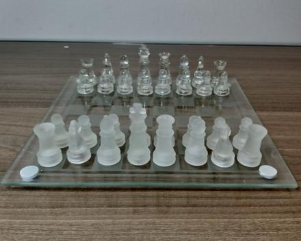 Jogo de xadrez De Vidro 20 x 20 CM - GLASS CHESS - Jogo de Dominó, Dama e  Xadrez - Magazine Luiza