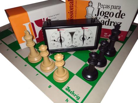 2 xadrez, relógio de ponto e um jogo de damas (4) - Metal, pasta e  polietileno - Catawiki
