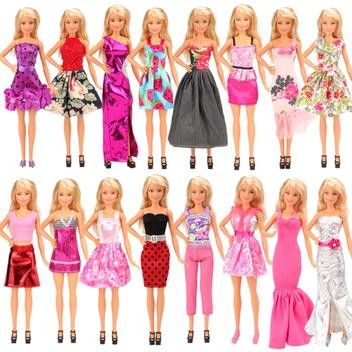 Kit com 5 Conjuntos De Roupas Para Bonecas Barbie - Não Repete em