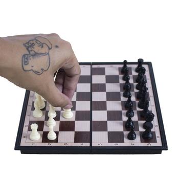 Tabuleiro de xadrez magnetico 17,7x17,7cm dobrável jogo de mesa - Chess -  Jogo de Dominó, Dama e Xadrez - Magazine Luiza
