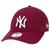Bone New Era Feminino 9TWENTY Strapback MLB New York Yankees Aba Curva Vermelho Escuro Aba Curva Strapback Vermelho Escuro Vermelho escuro