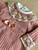 Saída de maternidade de menina vestido canelado em tricot 4 peças Rosê