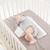 Travesseiro Triangulo Posicionador Para Bebê Dormir de Lado Contra Refluxo e Regurgitação Branco