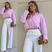 Calça branca camisa rosa
