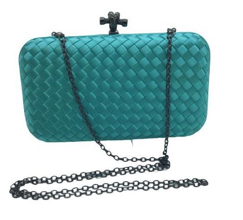 clutch trançada cetim