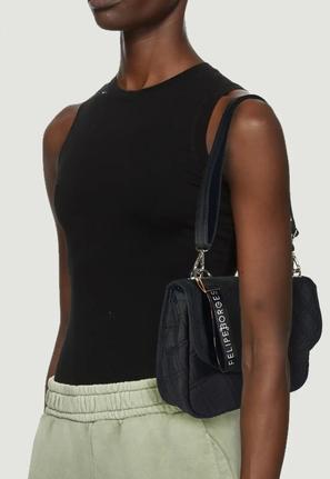 small black nylon crossbody bolsa