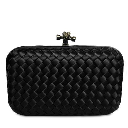 clutch quadrada cetim trançado e fecho nó