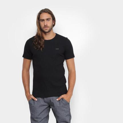 camiseta colcci bordada
