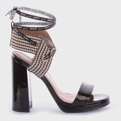 Sandália CAMMINARE Verniz Preto - Sandália Feminina - Magazine Luiza