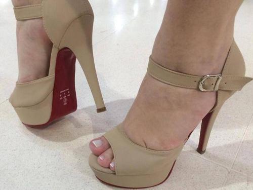 sandalia meia pata salto fino nude