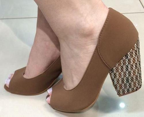 sapato marrom salto grosso