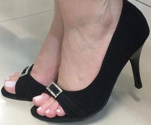 sapatos peep toe salto alto