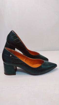 Scarpin- COURO ITALIANO CROCO- Verde folha - Salto Médio (7cm)- Parô Brasil  - No Magalu - Magazine Luiza