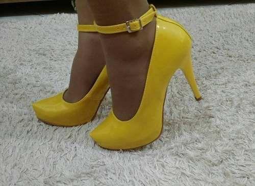 scarpin com tira no tornozelo