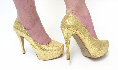 salto alto dourado com glitter