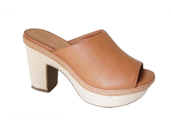 salto alto grosso fechado na frente