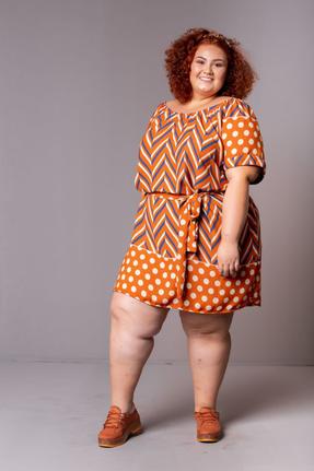 vestido laranja plus size