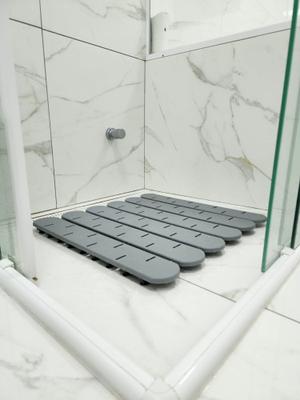 TAPETE ESTRADO ANTIDERRAPANTE SEGURO 53x53 COM 108 VENTOSAS BOX BANHEIRO
