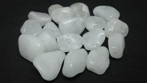 1kg de Pedra Rolada Quartzo Branco (Leitoso) - Forestroad Menor preço em 1kg de Pedra Rolada Quartzo Branco (Leitoso) - Forestroad