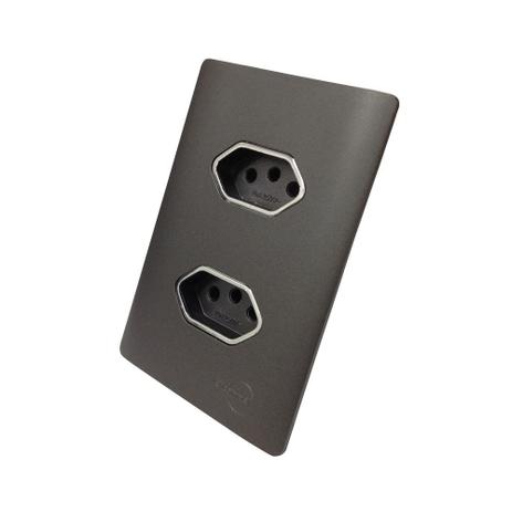 Menor preço em 2 Tomadas Universal 2P+T 20A Horizontal Cromado Com Placa 4x2 Preta - Novara Colors tcn - Dicompel
