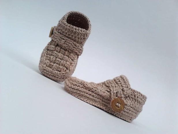 A343 Sapatinho croche bebe masculino mocassim bege botao madeira correia -  MM Sapatinhos - Sapatinho de Bebê - Magazine Luiza