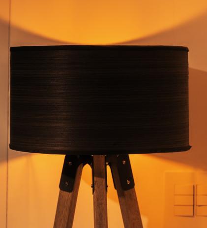 Abajur de Chão Sala Quarto Tripé Madeira Cedro Eros c/ Cúpula Preta - Bivolt - E-LED BRASIL Menor preço em Abajur de Chão Sala Quarto Tripé Madeira Cedro Eros c/ Cúpula Preta - Bivolt - E-LED BRASIL