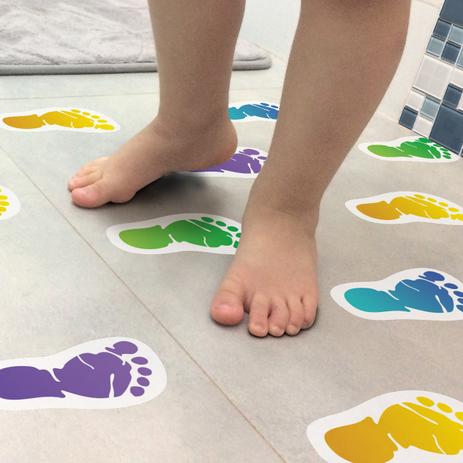 Adesivo Piso Banheiro Antiderrapante Infantil Pezinhos - Quartinhos Menor preço em Adesivo Piso Banheiro Antiderrapante Infantil Pezinhos - Quartinhos