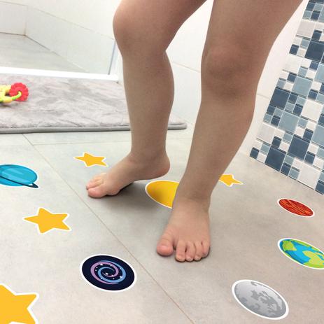 Adesivo Piso Banheiro Antiderrapante Infantil Sistema Solar - Quartinhos é boa?