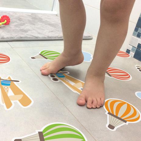 Adesivo Piso de Banheiro Antiderrapante Baloes Infantil 14un - Quartinhos é boa?