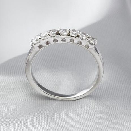 Anel de Prata Meia Aliança com Sete Zircônias Cristal - Prata fina Menor preço em Anel de Prata Meia Aliança com Sete Zircônias Cristal - Prata fina
